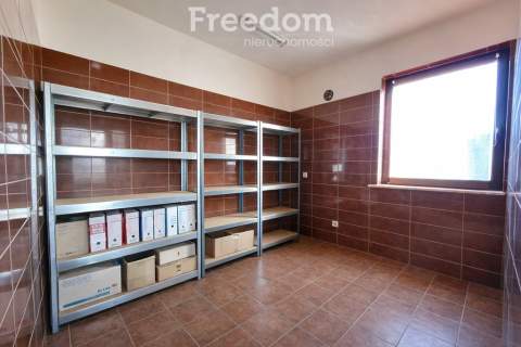 Budynek z dużą działką 1502 m2   Porosiuki