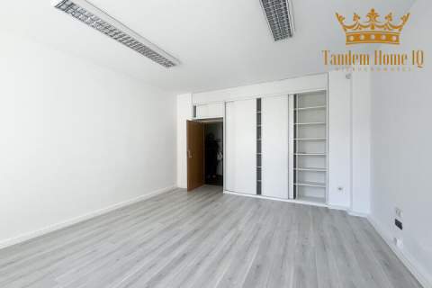 Do wynajęcia 20m2 biura w kamienicy na Powiślu w budynku z windą