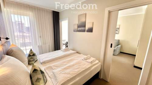 Apartament w Apart Park Albus miejsce parkingowe.