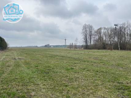 Działka z dojazdem drogą asfaltową.
