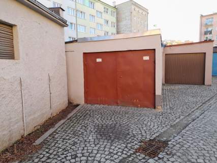 Garaż centrum Świdnicy 3 min do Rynku Prąd Teren zamkn