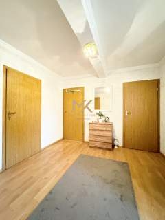 Wolnostojący / 3 kondygnacje/ 316 m2