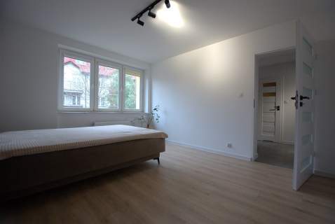 2 pokoje, widna kuchnia, duży balkon, I piętro