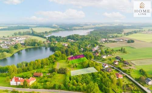 Urokliwa działka nad strumykiem, blisko jeziora.
