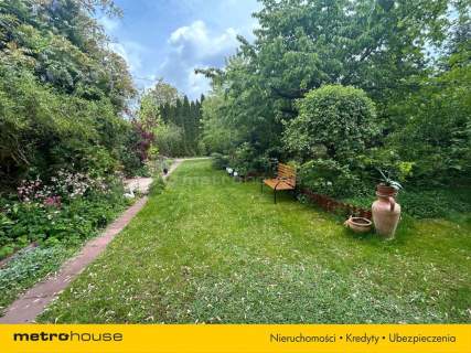 Dom w Brwinowie z dużą działką 1611m2