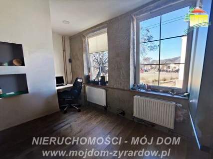 Przestronne mieszkanie z balkonem, blisko centrum miasta.