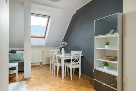 Sokratesa, 3 pok. na poddaszu, 70m2 po podłodze 