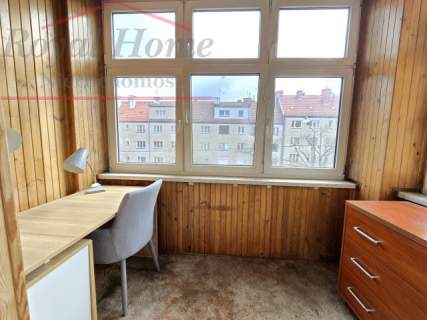 Przestronne, w pełnym rozkładzie 1 pok, loggia.