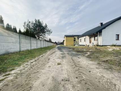 Prąd, woda, kanalizacja Droga utwardzona Prost