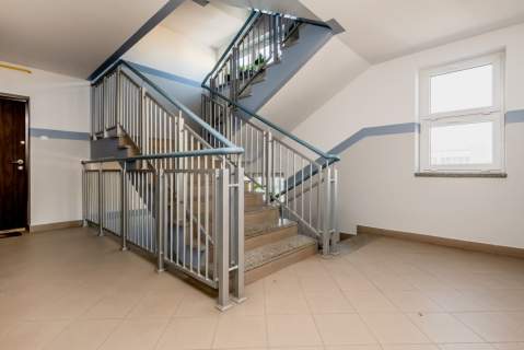 os. Mickiewicza 48m2 2 pokoje z balkonem