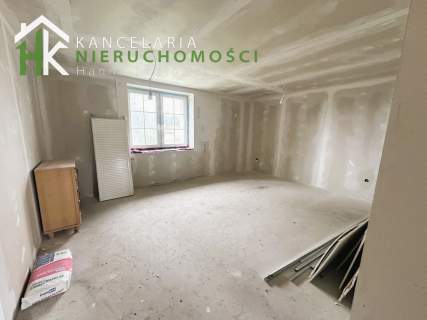 Dom wolnostojący w pobliżu jeziora