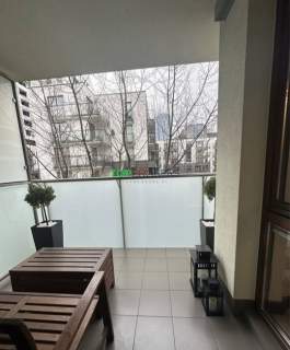Wygodne dwa pokoje blisko metra, garaż, komórka