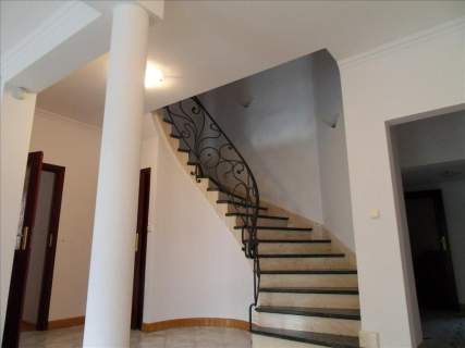 Dom 450 m2 otoczony starodrzewiem