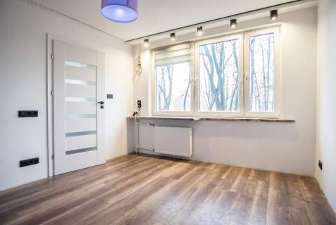 Oś. Kolorowe dwa balkony, piwnica sprzedaż