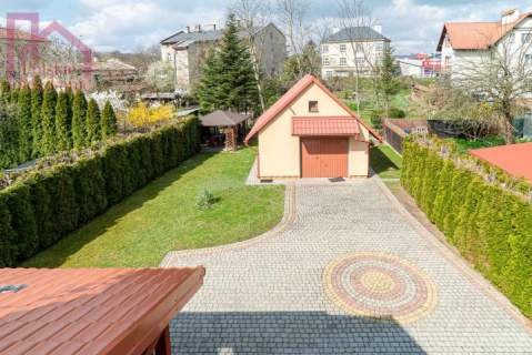 KLIMATYCZNY DOM W PRZEMYŚLU NA DZIAŁCE 7,4ar