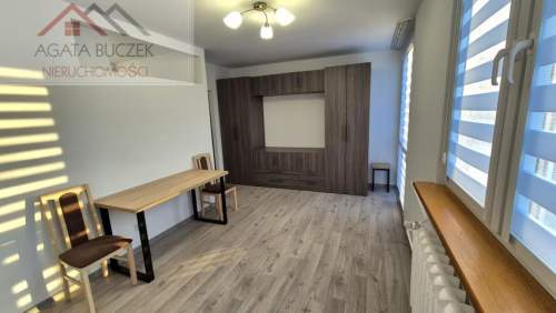 Kawalerka, osobna kuchnia, balkon, dobre miejsce
