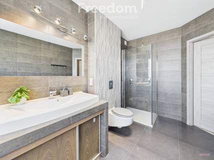 Przestronne 2 poziomy z balkonem