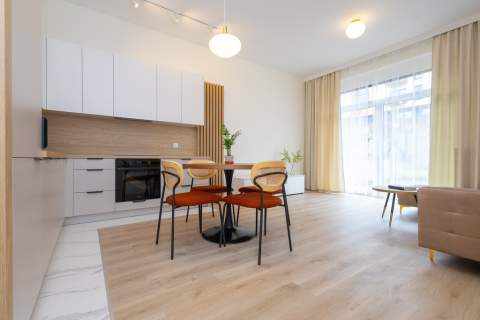 Urządzone mieszkanie/ 60m2/ ogródek/ garaż/park