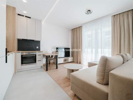 2 POK OK 35,4 M2 BLISKO CENTRUM Z DUŻYM BALKONEM