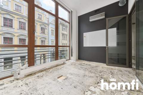 Na wynajem lokal 185 m2 z witrynami Rynek 1 piętro