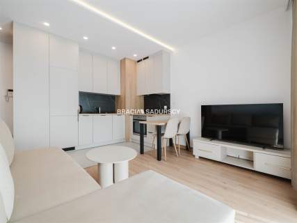 2 POK OK 35,4 M2 BLISKO CENTRUM Z DUŻYM BALKONEM