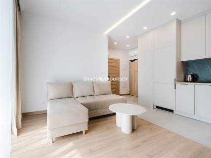 2 POK OK 35,4 M2 BLISKO CENTRUM Z DUŻYM BALKONEM