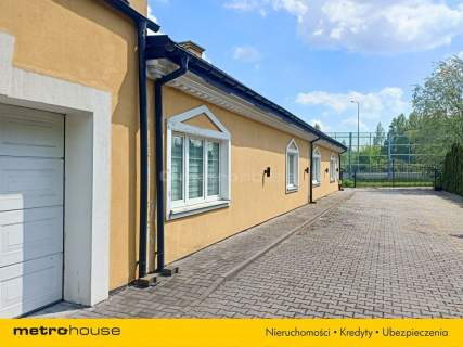 Obiekt magazynowo-biurowy, przy trasie S8