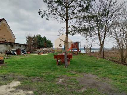Dom na wsi niedaleko Legnicy.