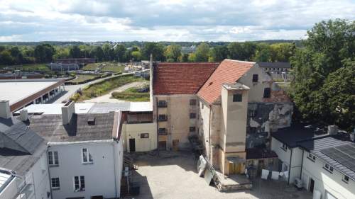 Kompleks budynków przy ul. 6 Sierpnia w Puławach..