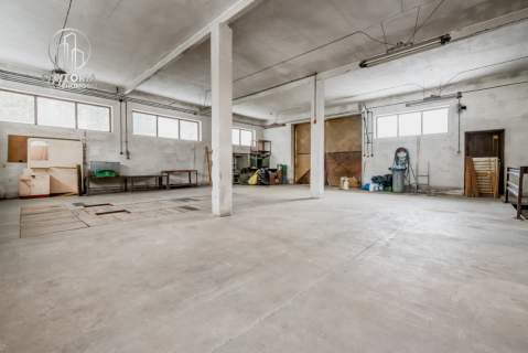 Dom z częścią usługową, pod warsztat, 300 m2