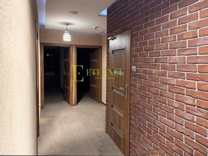 Przestrzenny lokal biurowy 119m strych 45m 