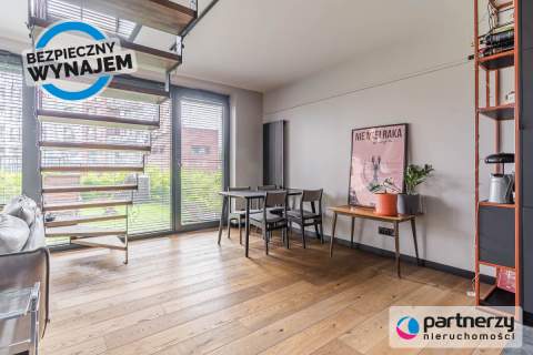 Dwupoziomowy apartament z ogrodem
