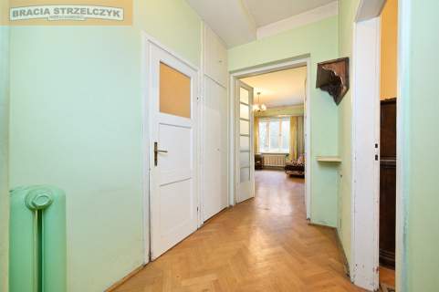 Przedwojenne mieszkanie 3,3 m wysokości