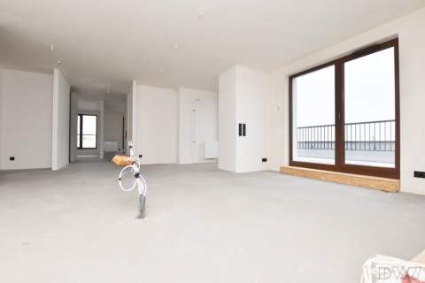 4 pokoje,3 m.postojowe,taras 40 m2,widok na Wawel