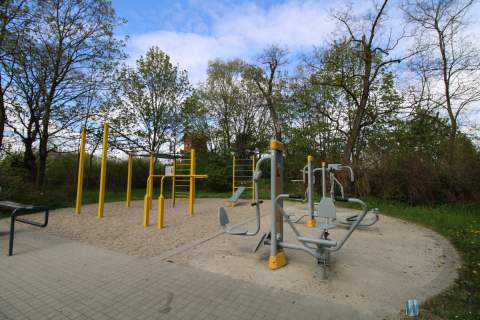 Przestronne, otoczone zielenią, widok na park