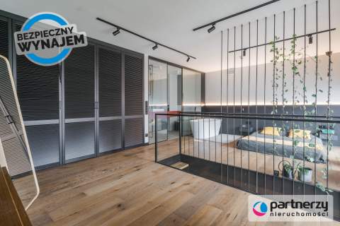 Dwupoziomowy apartament z ogrodem