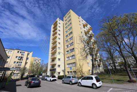 Ciche 2-pokojowe mieszkanie przy ul. Szaserów