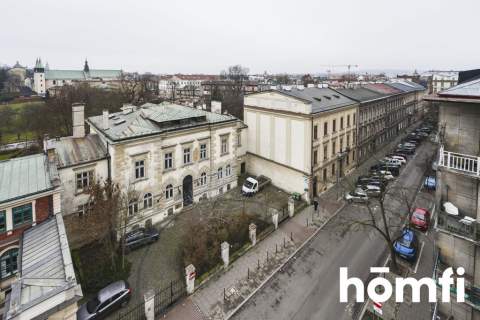ŚCISŁE CENTRUM KRAKOWA KAMIENICA Z WINDĄ
