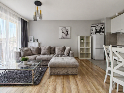 Mieszkanie 4 pokoje, 3 sypialnie, garaż, 2 łazienki, balkon