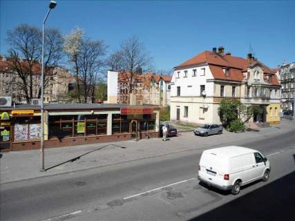 Do sprzedania trzypiętrowa kamienica w Legnicy.