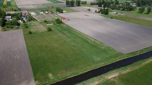 Duża działka budowlana nad rzeką godzinę od Łodzi
