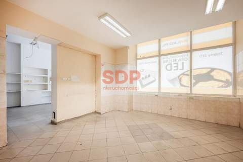 Przestronny lokal z dużą witryną
