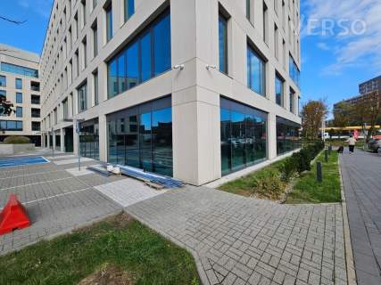 Narożny lokal z parkingiem Krakowska
