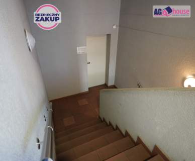 Przestronne biuro 133 m   7 pomieszczeń i parking
