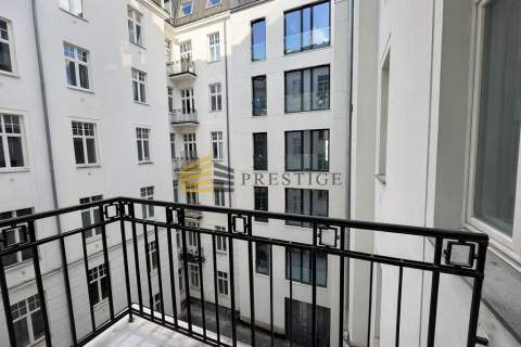 Lokal w pięknej kamienicy, 90m2, 5 pomieszczeń