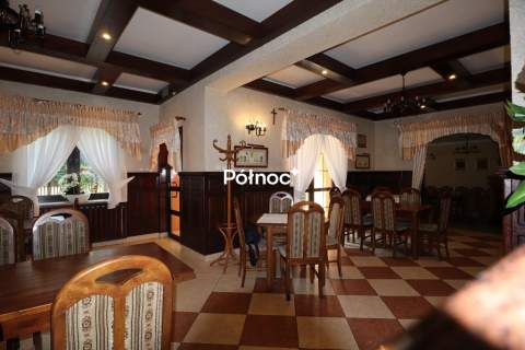 Kompleks restauracyjny z salą imprez