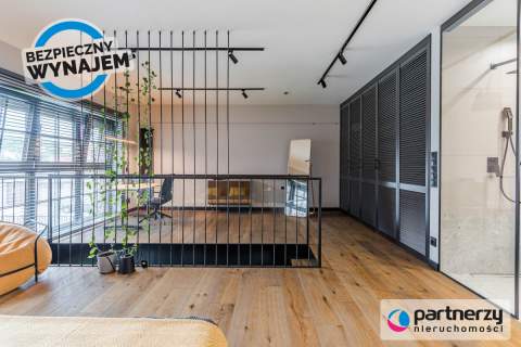 Dwupoziomowy apartament z ogrodem