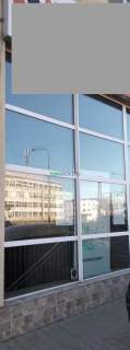 Lokal z witrynami, duży ruch pieszy i samochodowy