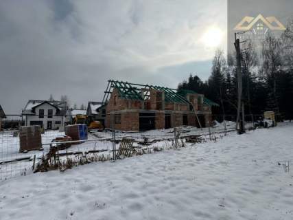 Bliźniaki w atrakcyjnej okolicy,