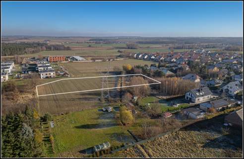 Teren rolniczy z rowem melioracyjnym, linia 220 kV i 110 kV